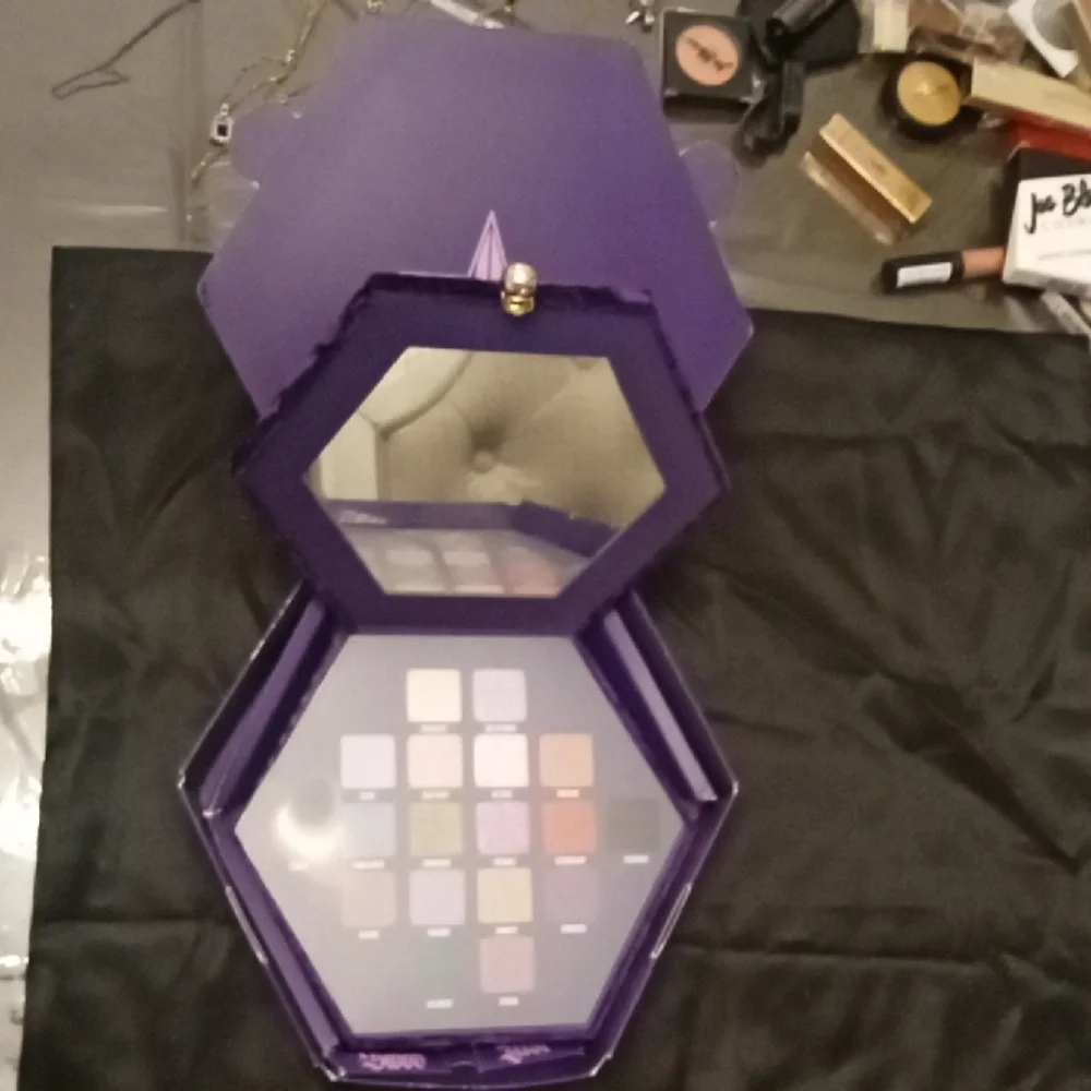 Jeffree Star Blood Lust Purple Eyeshadow Palette New